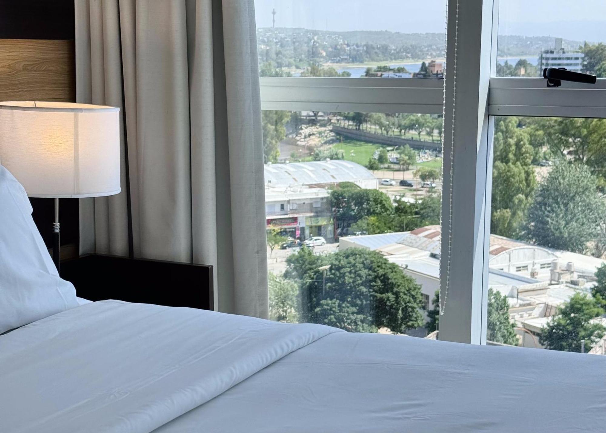 Amerian Carlos Paz & Suites Вила Карлос Пас Екстериор снимка